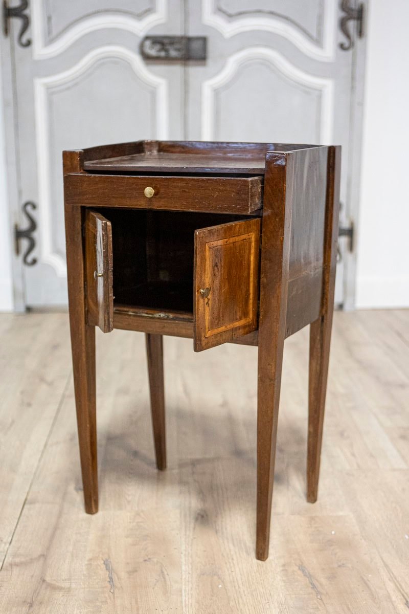 Italian 19th Century Walnut Nightstand Table with Ash Inlaid Banding - JAA