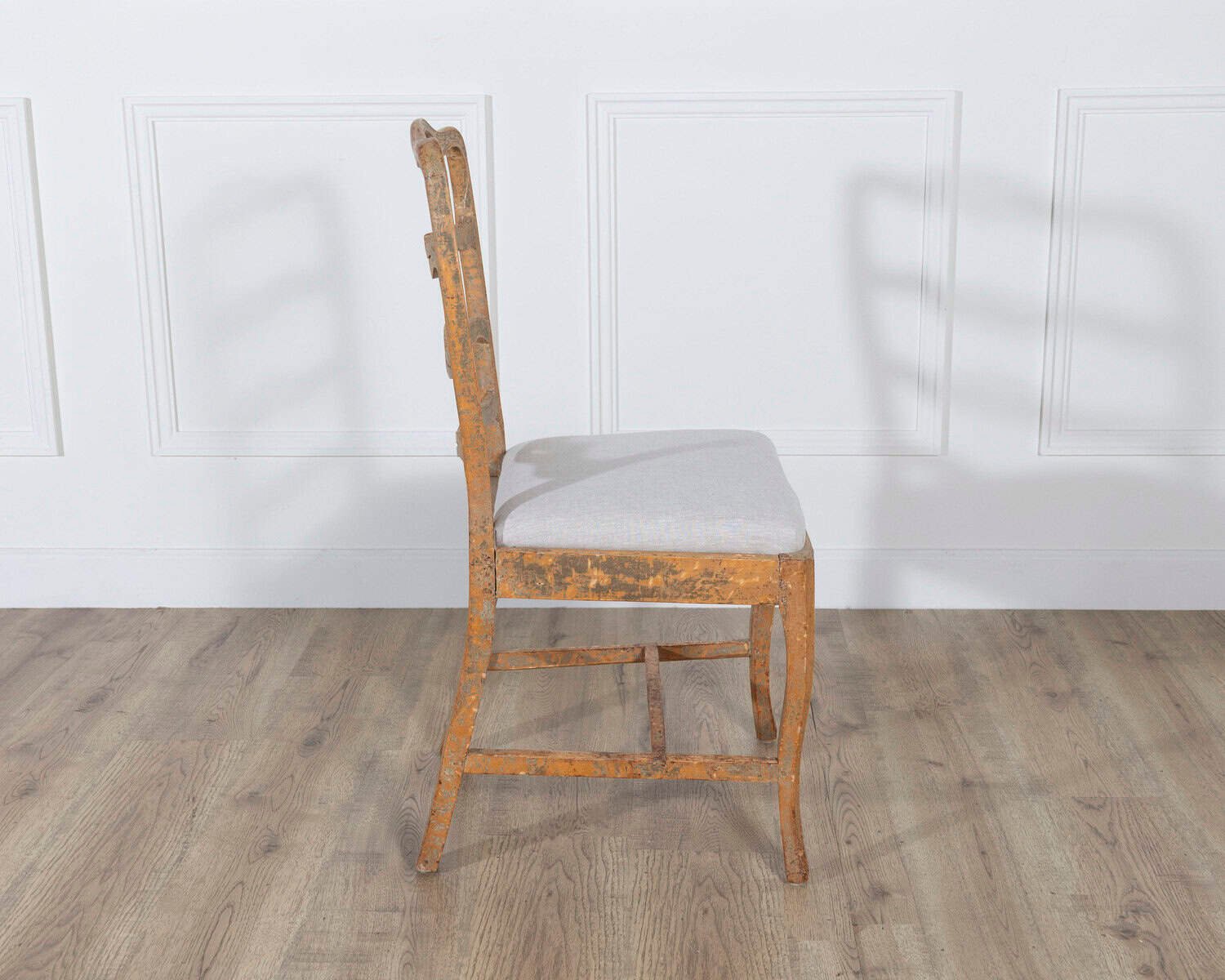 A pair of slender Gustavian chairs with smiling details, scraped to original paint and newly covered in linen. Circa 1780 - JAA