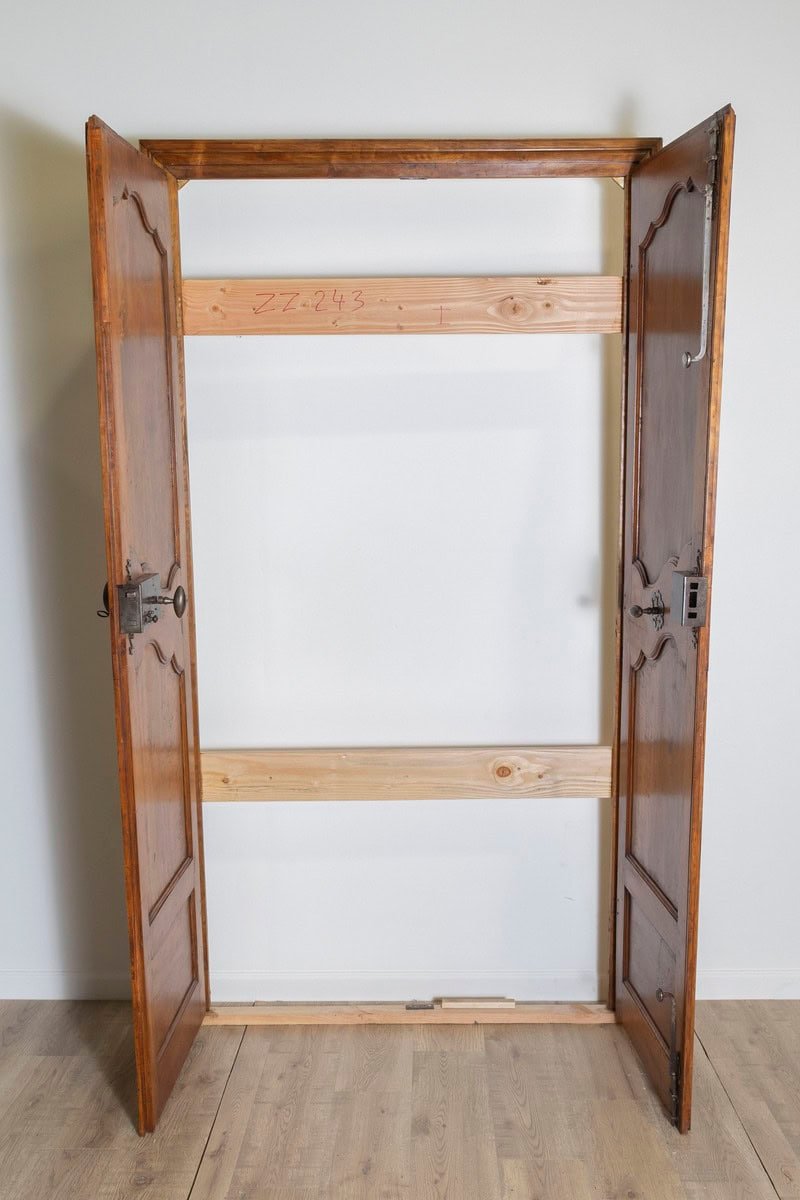 French 18th Century Pair of Walnut Communication Doors from Avignon - JAA