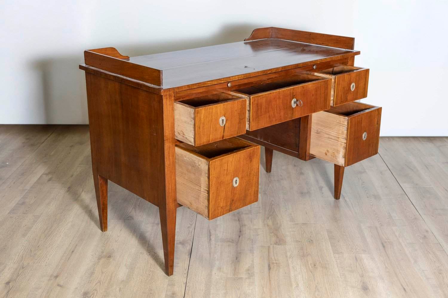 Italian 1820s Walnut and Mahogany Desk with Five Drawers, Pull-out and Banding - JAA