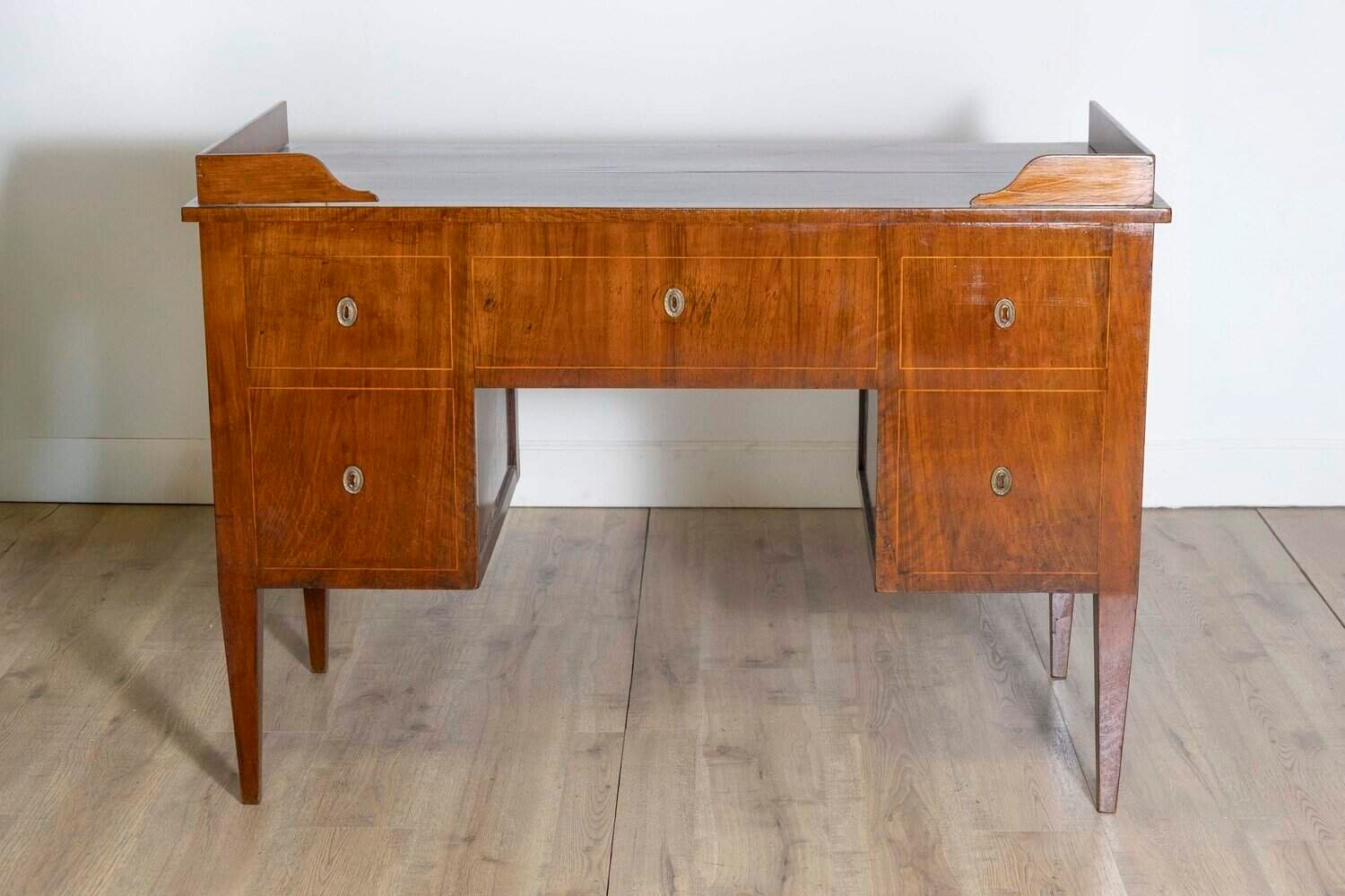 Italian 1820s Walnut and Mahogany Desk with Five Drawers, Pull-out and Banding - JAA