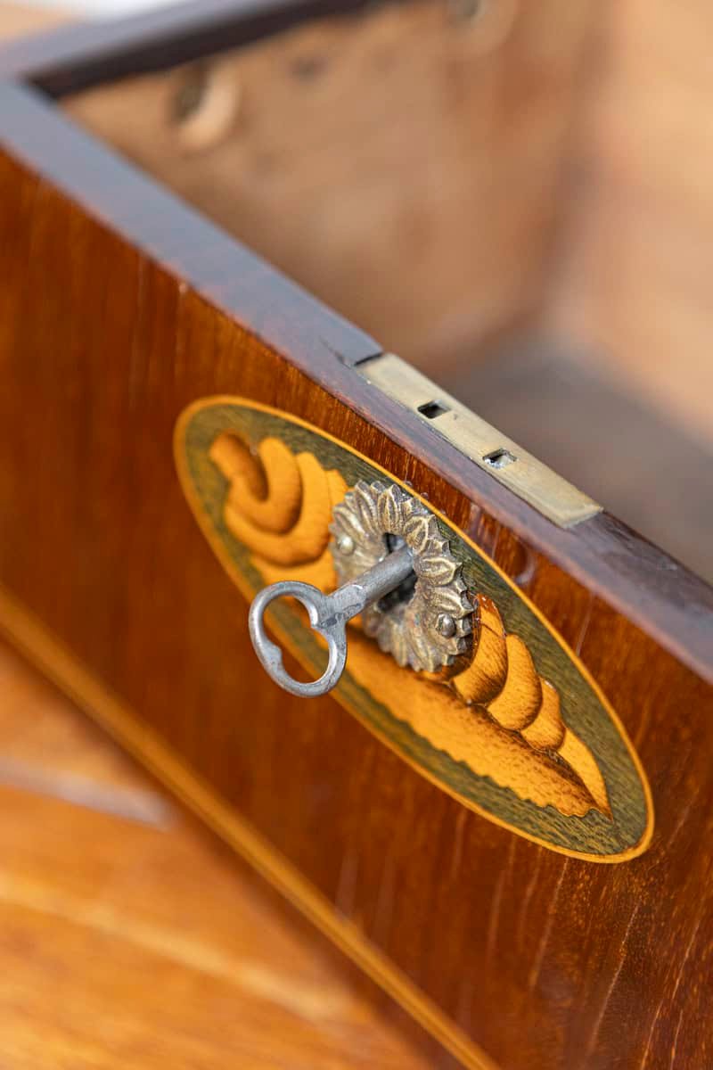 Danish 1840s Mahogany Box with Ash Shell Marquetry, Banding and Lateral Handles - JAA
