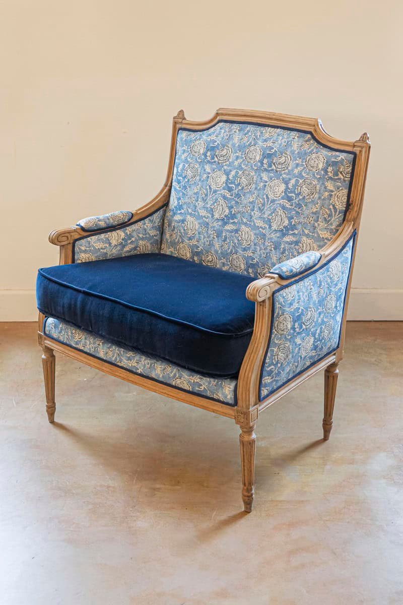 French Louis XVI Style 19th Century Bleached Walnut Marquise Bergère Chair - JAA