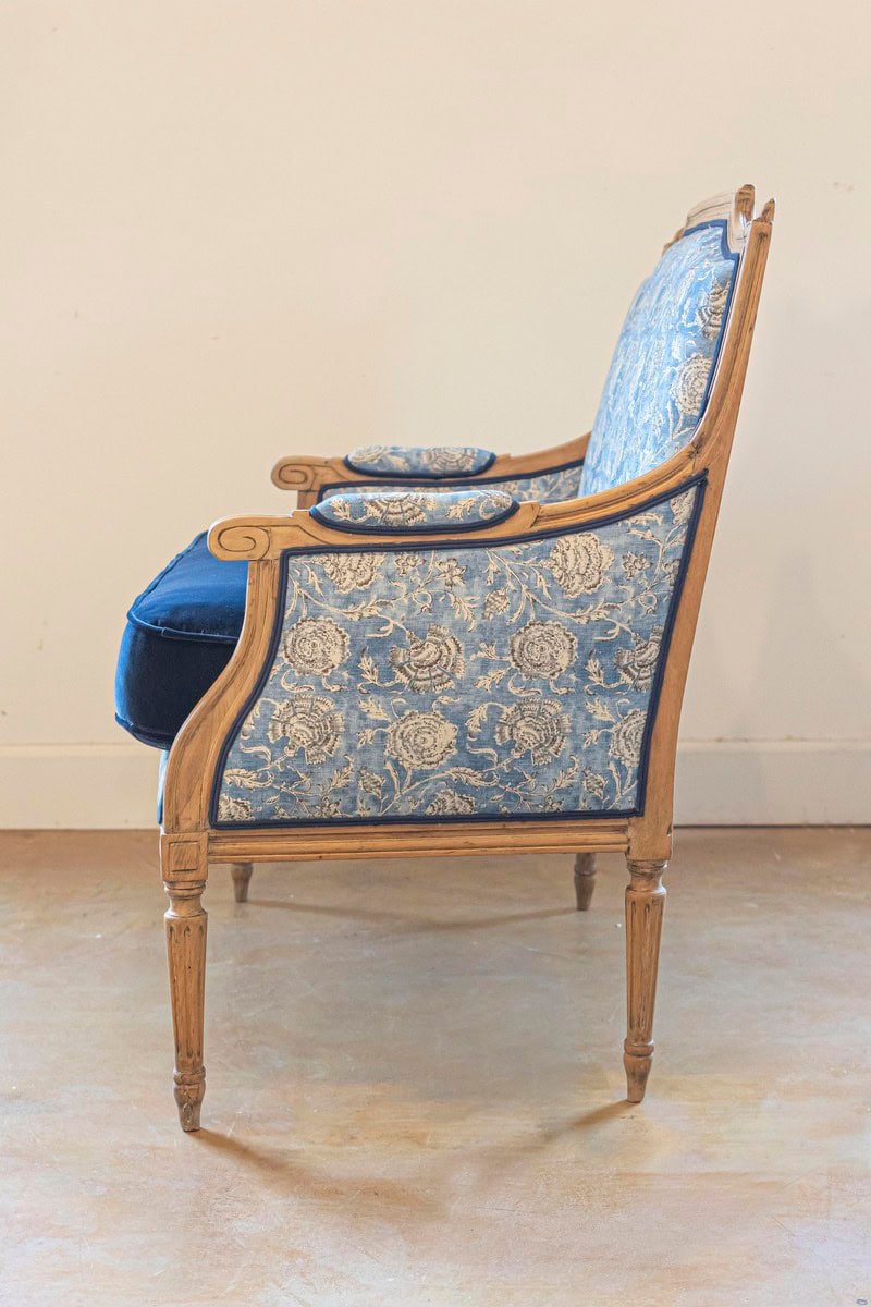 French Louis XVI Style 19th Century Bleached Walnut Marquise Bergère Chair - JAA