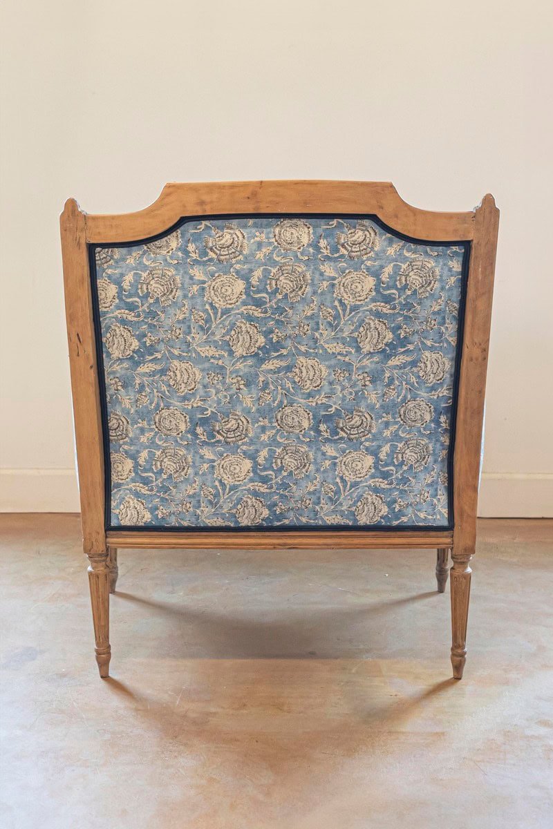 French Louis XVI Style 19th Century Bleached Walnut Marquise Bergère Chair - JAA