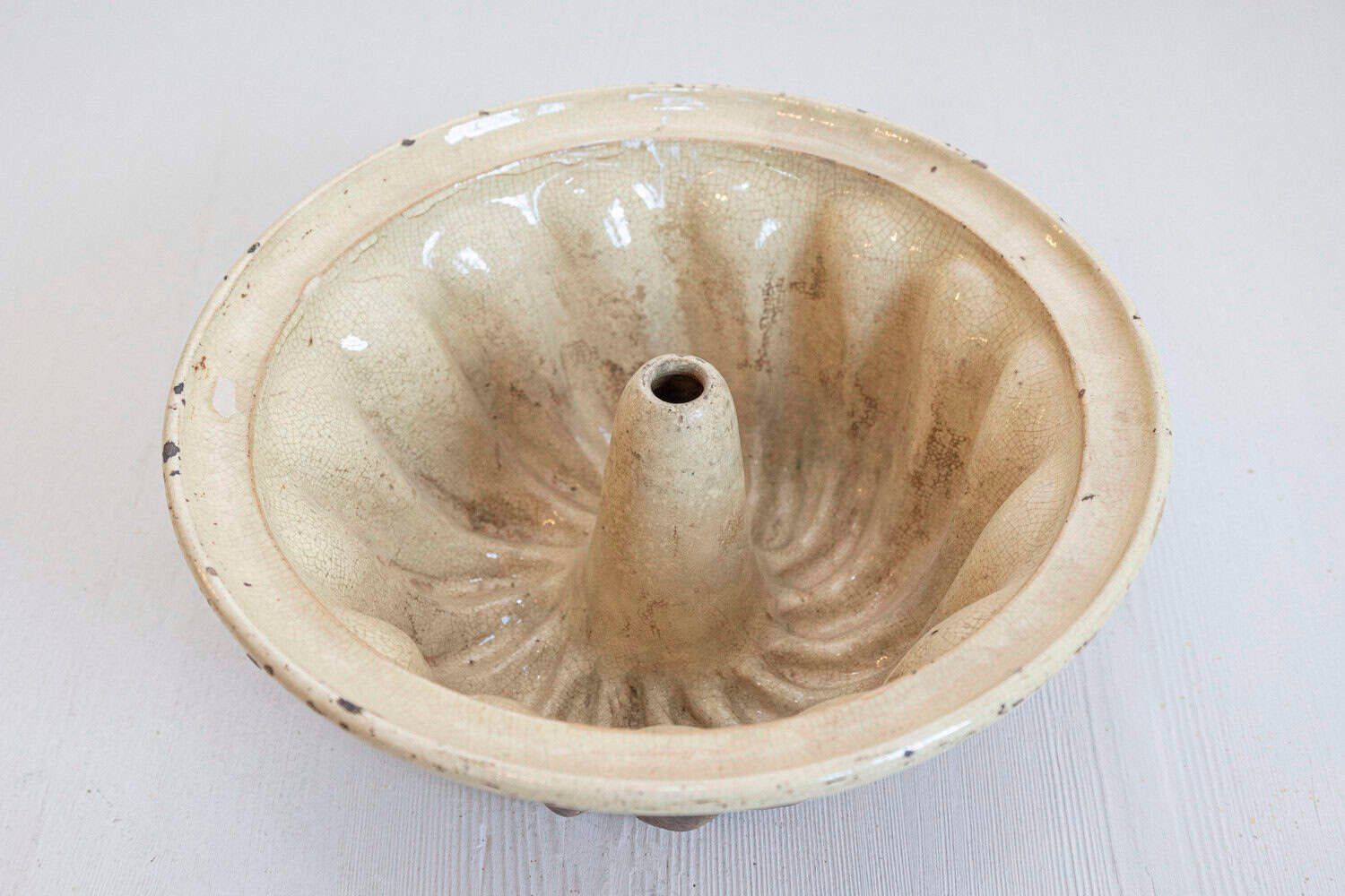 French 19th Century Terracotta Kouglof Cake Mold with Beige and Brown Tones - JAA