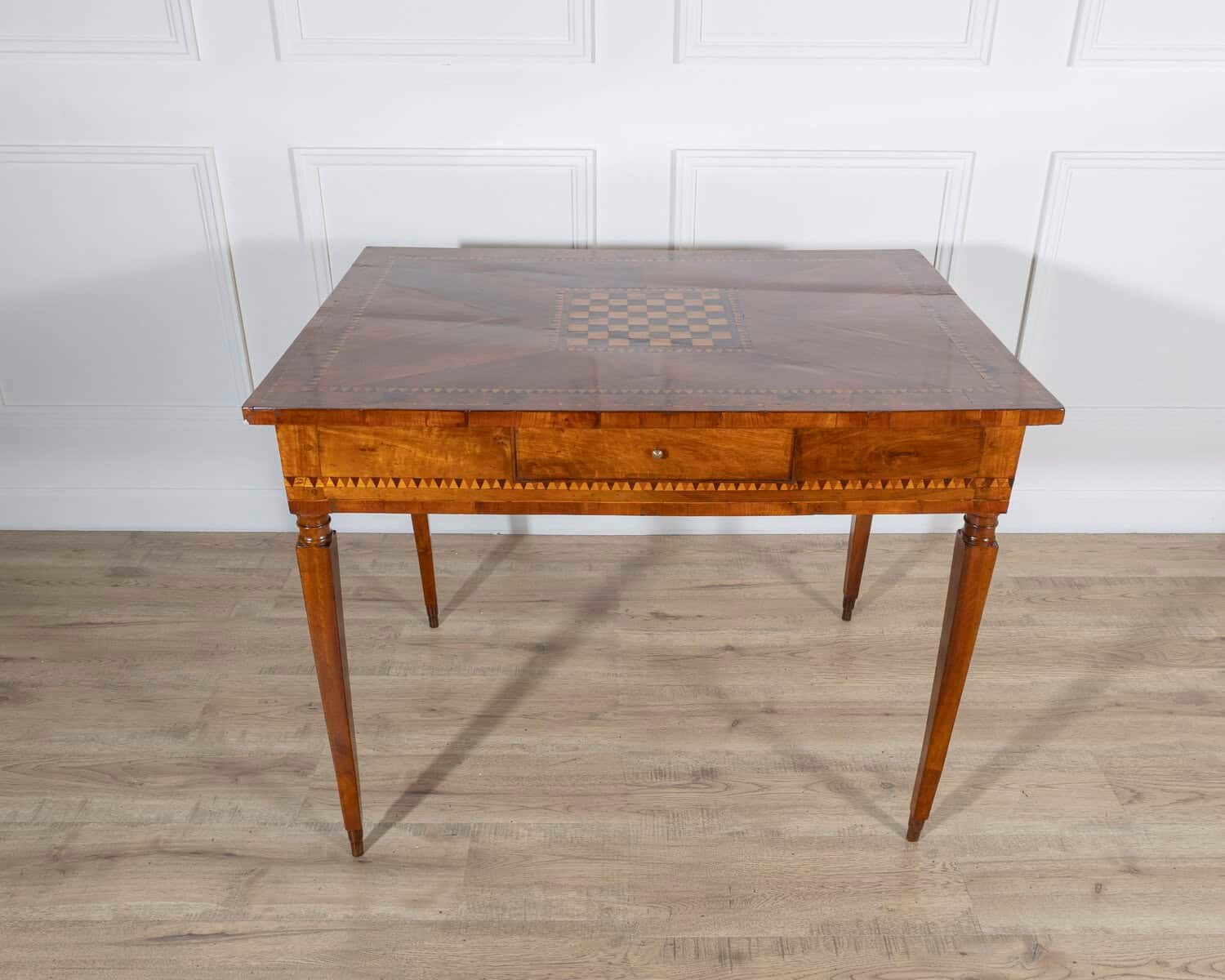Louis XVI Writing Desk in Walnut, Cherrywood, and Marquetry, Italy, 18th Century - JAA