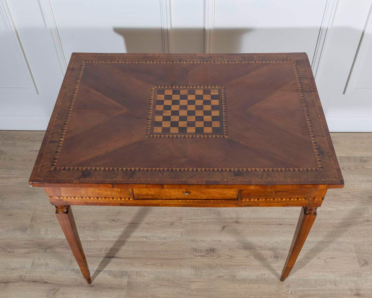 Louis XVI Writing Desk in Walnut, Cherrywood, and Marquetry, Italy, 18th Century - JAA