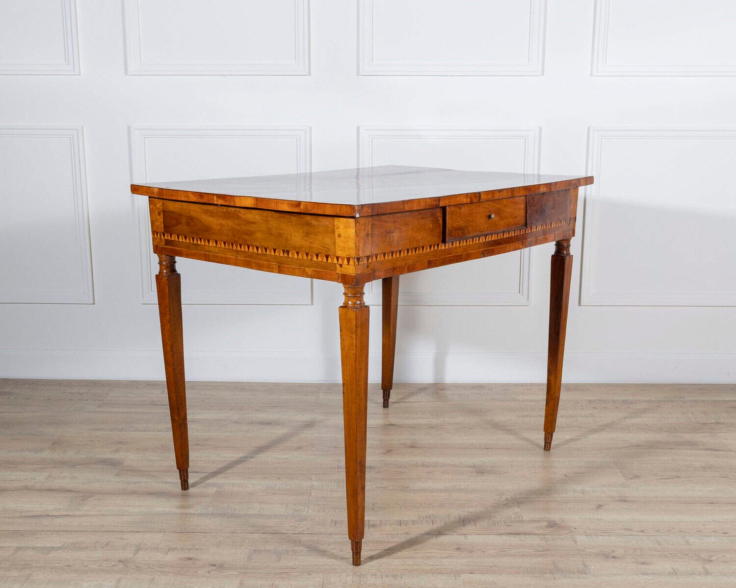 Louis XVI Writing Desk in Walnut, Cherrywood, and Marquetry, Italy, 18th Century - JAA