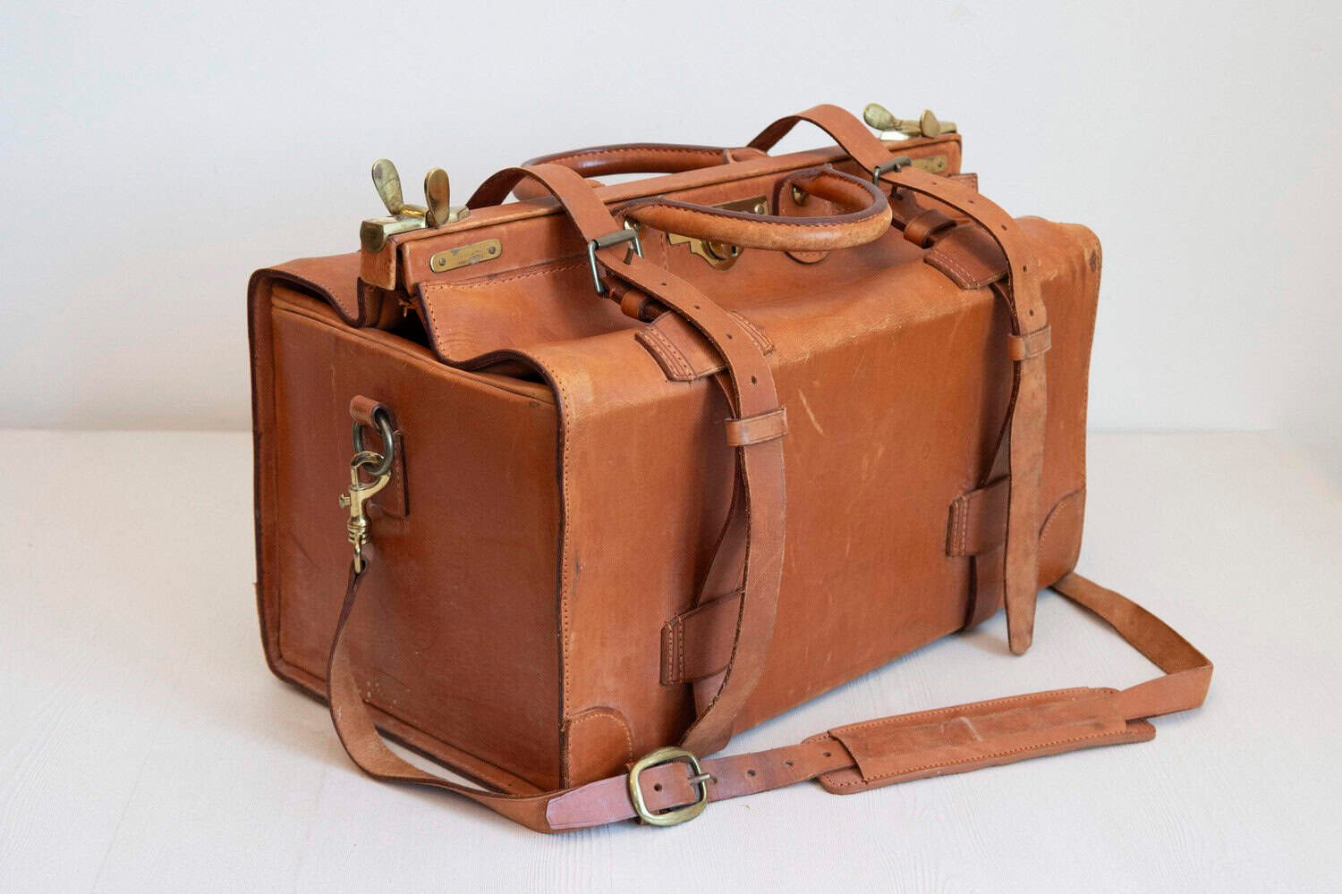 English Mid-20th Century Brown Leather Case with Brass Hardware - JAA