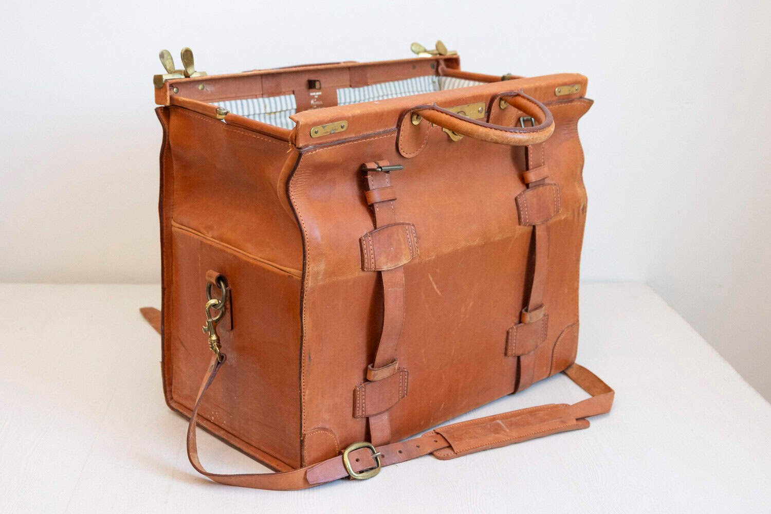 English Mid-20th Century Brown Leather Case with Brass Hardware - JAA