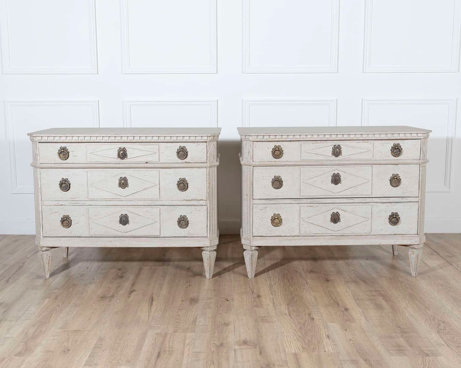 Pair of Swedish Gustavian-Style Painted Chests of Drawers, Early 20th Century - JAA