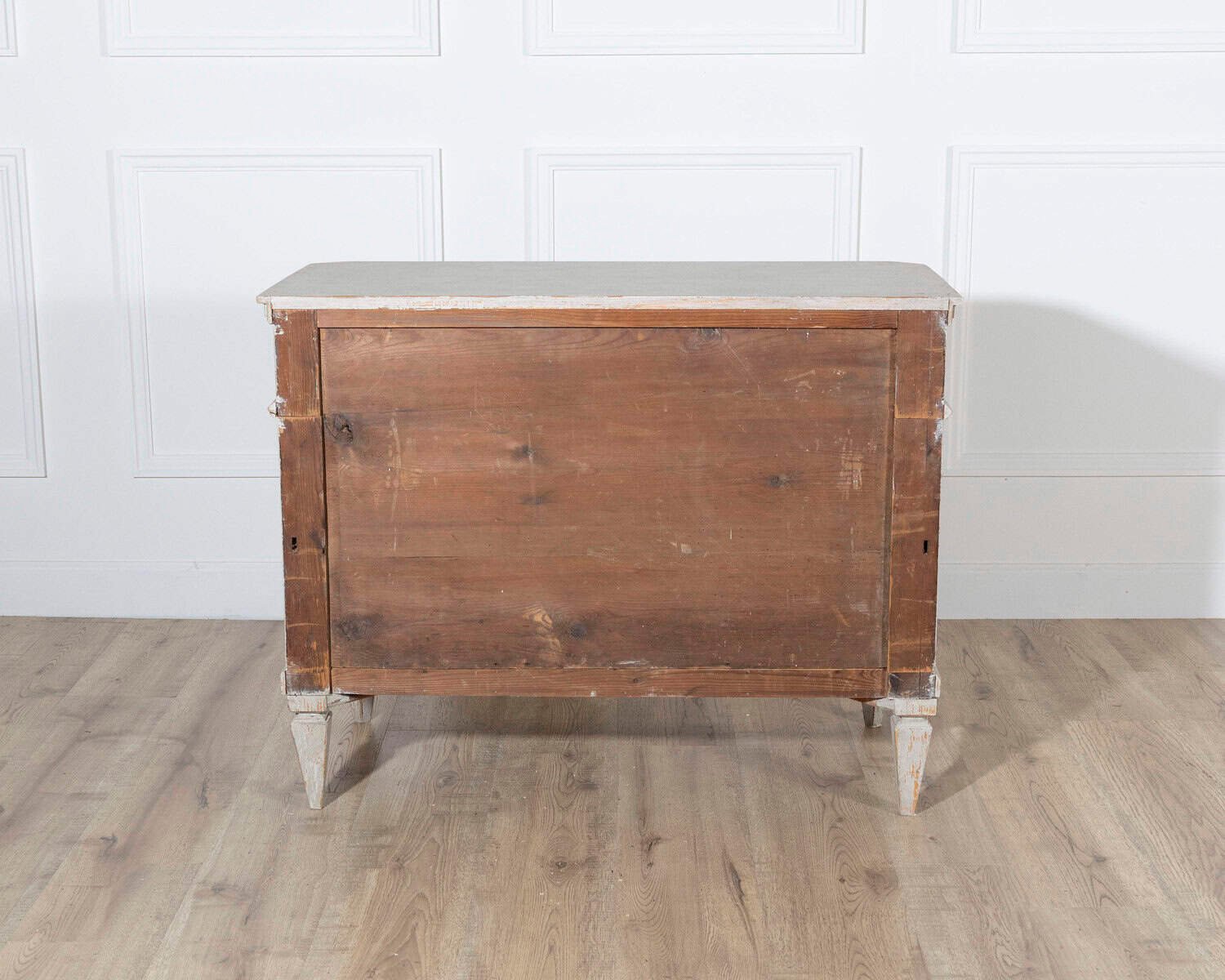 Pair of Swedish Gustavian-Style Painted Chests of Drawers, Early 20th Century - JAA