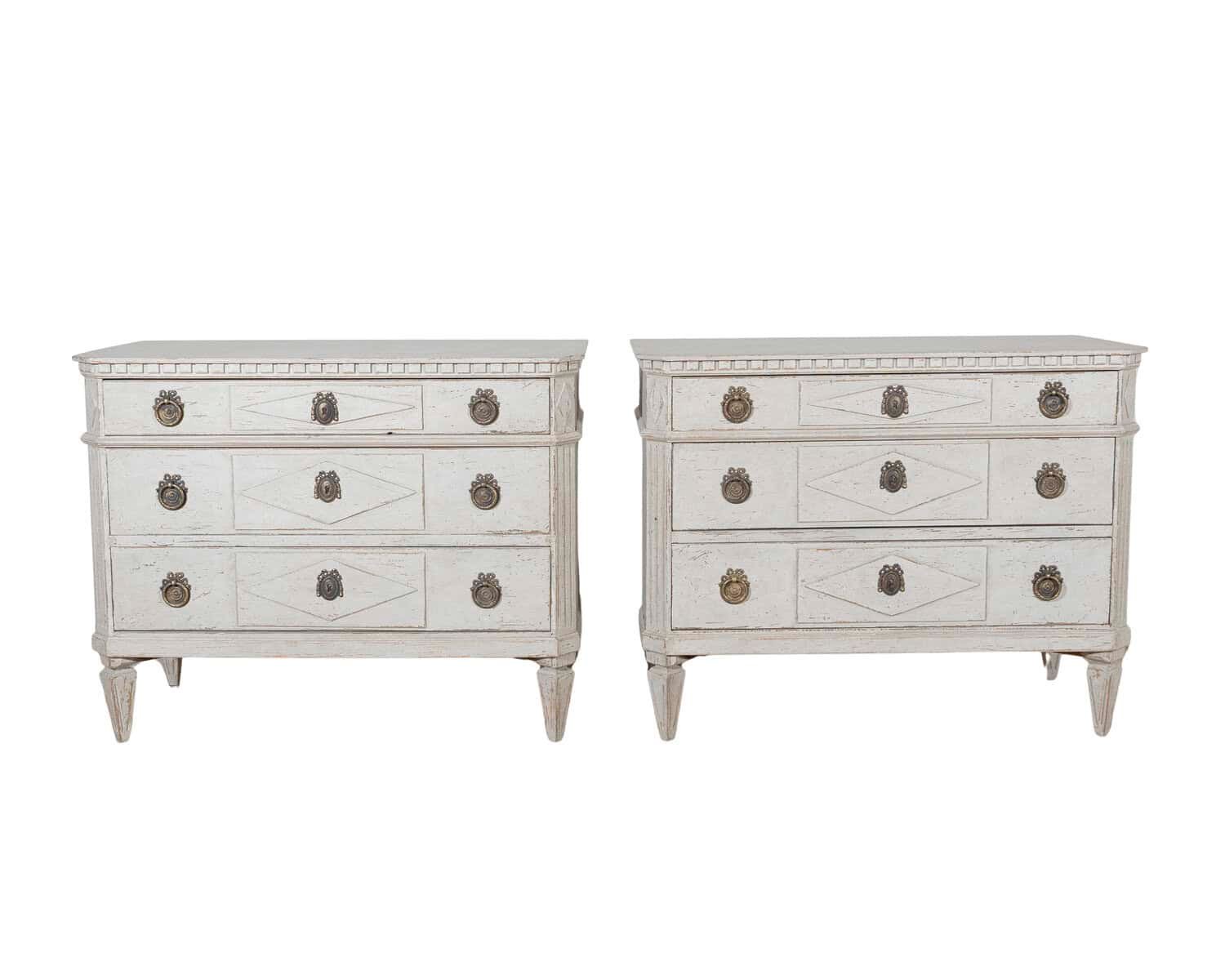 Pair of Swedish Gustavian-Style Painted Chests of Drawers, Early 20th Century - JAA