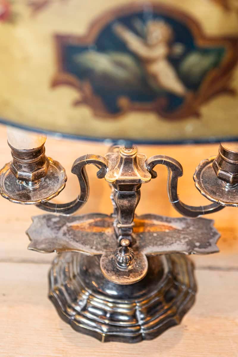 French 1850s Napoléon III Painted Tôle Two-Light Lamp with Cherub and Roses - JAA