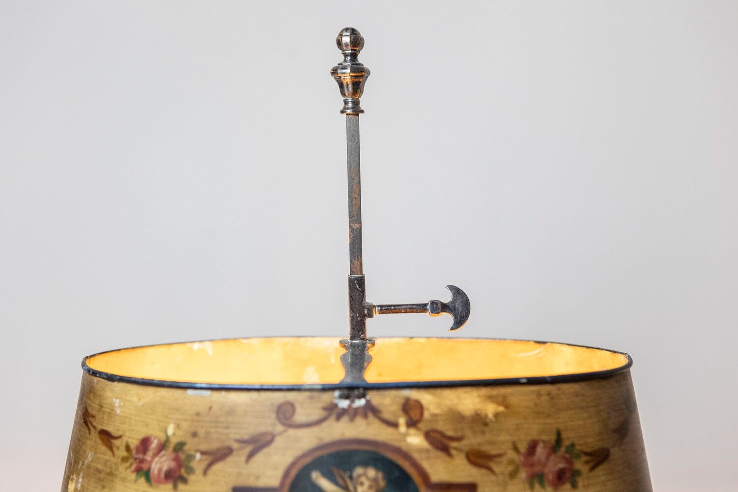 French 1850s Napoléon III Painted Tôle Two-Light Lamp with Cherub and Roses - JAA