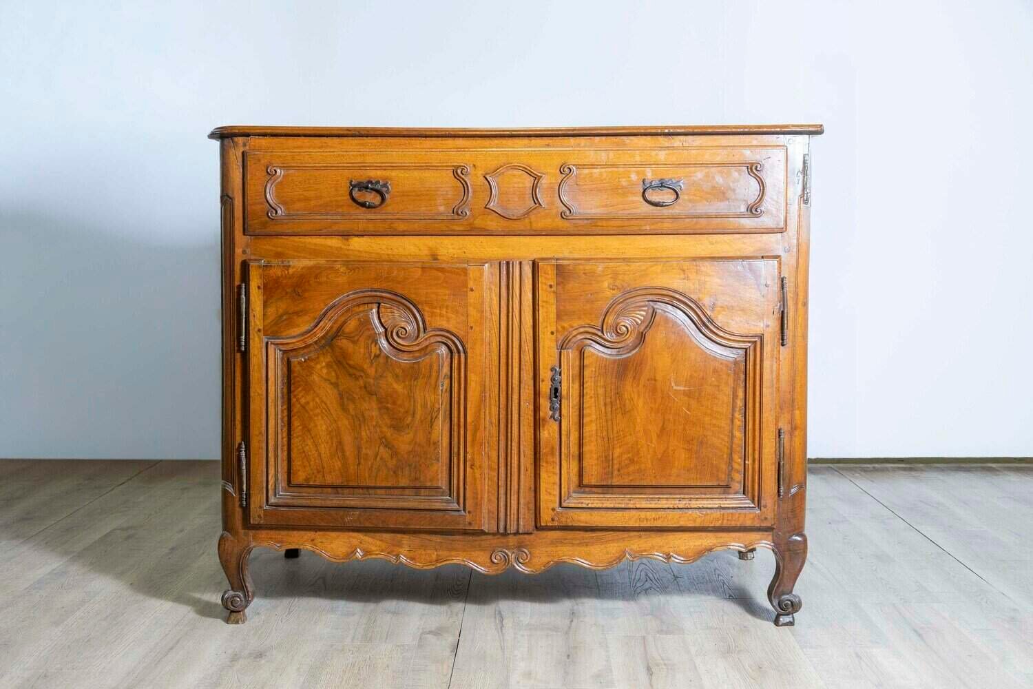 French 1750s Louis XV Walnut Provençal Buffet with Single Drawer and Two Doors - JAA