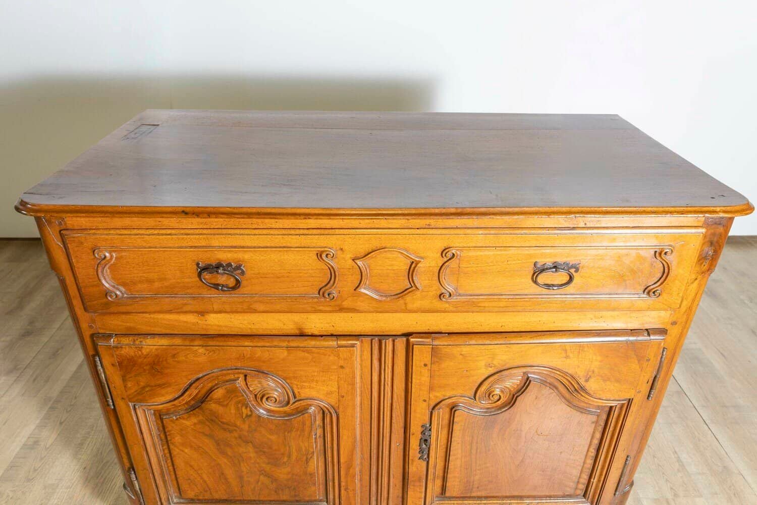 French 1750s Louis XV Walnut Provençal Buffet with Single Drawer and Two Doors - JAA