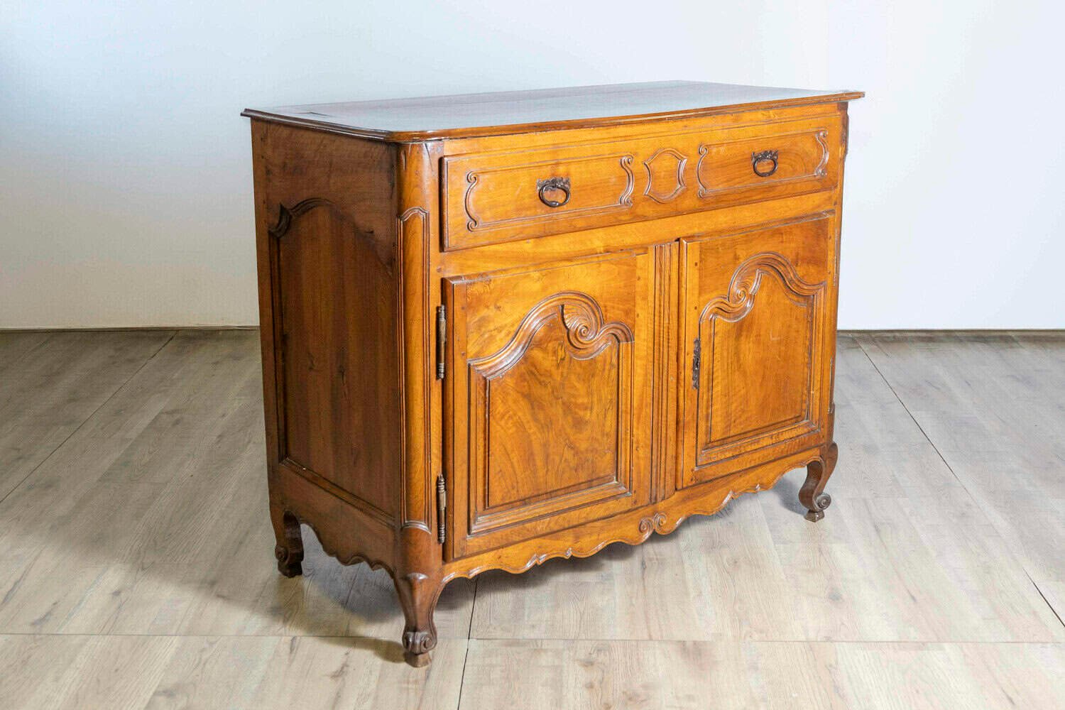 French 1750s Louis XV Walnut Provençal Buffet with Single Drawer and Two Doors - JAA