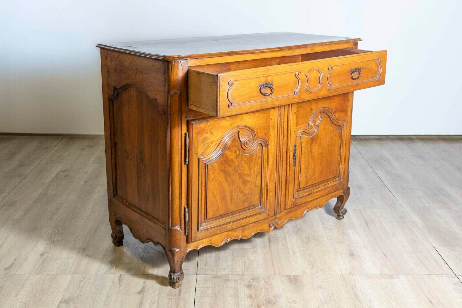 French 1750s Louis XV Walnut Provençal Buffet with Single Drawer and Two Doors - JAA