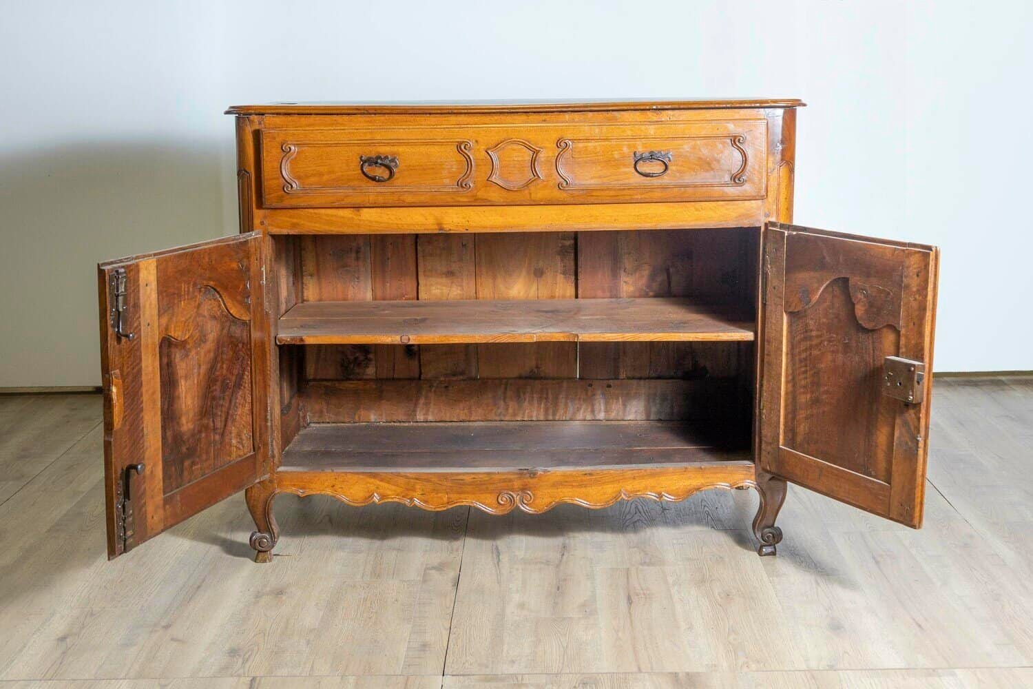 French 1750s Louis XV Walnut Provençal Buffet with Single Drawer and Two Doors - JAA