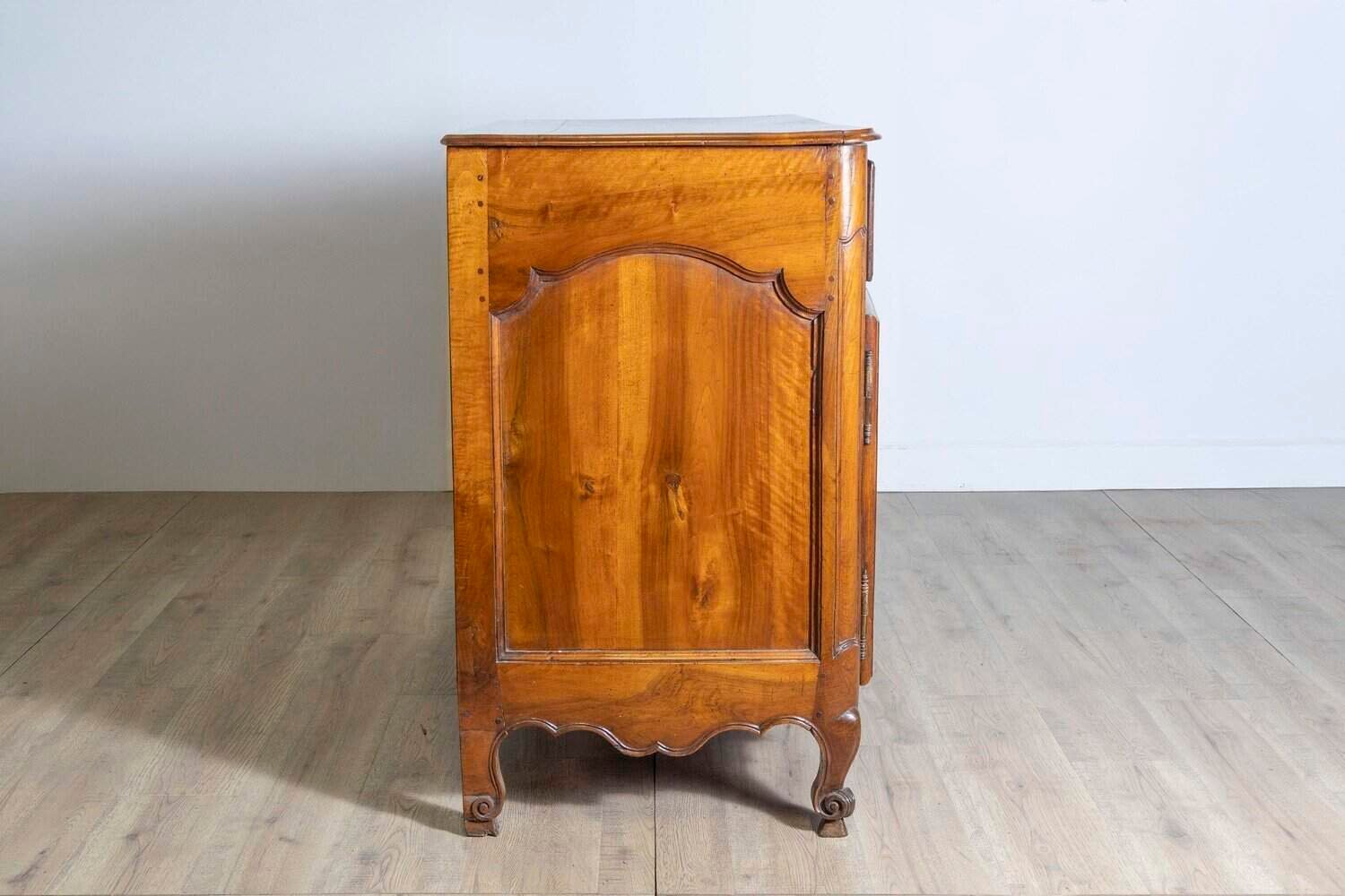 French 1750s Louis XV Walnut Provençal Buffet with Single Drawer and Two Doors - JAA