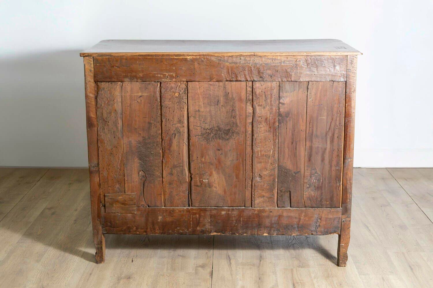 French 1750s Louis XV Walnut Provençal Buffet with Single Drawer and Two Doors - JAA