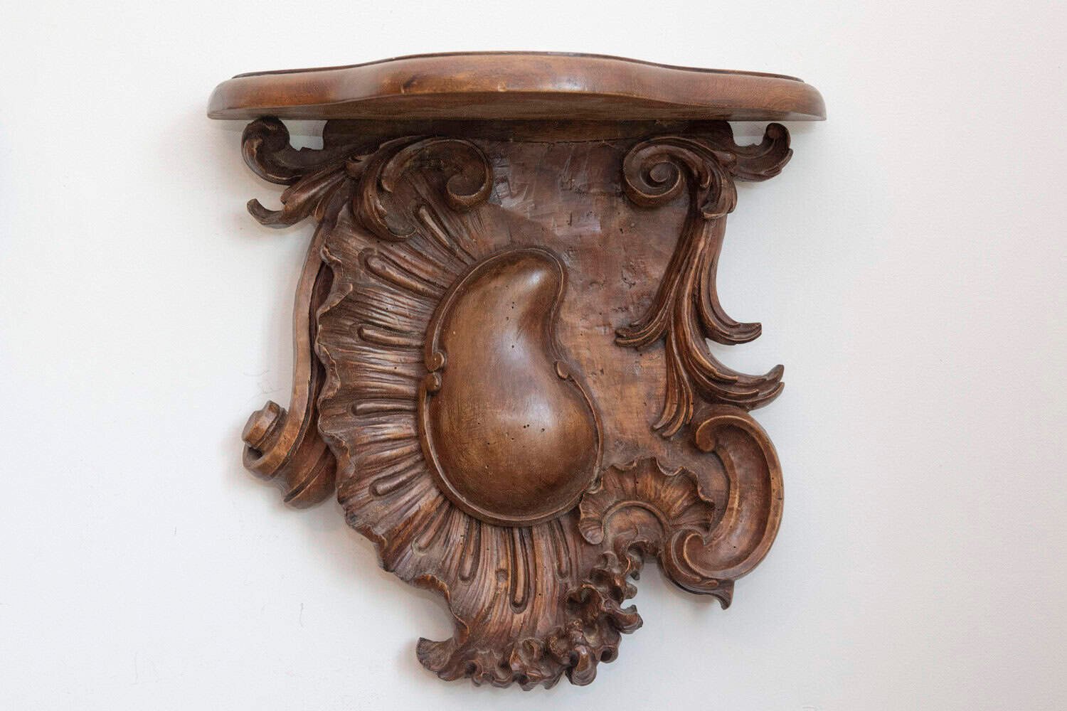 Pair of French 1760s Louis XV Period Walnut Wall Brackets with Rocailles Motifs - JAA
