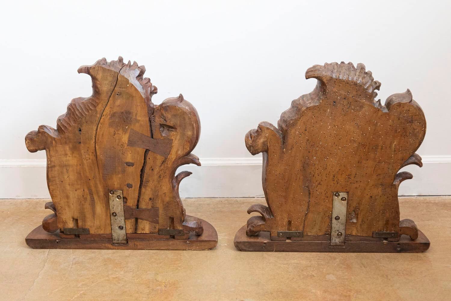Pair of French 1760s Louis XV Period Walnut Wall Brackets with Rocailles Motifs - JAA