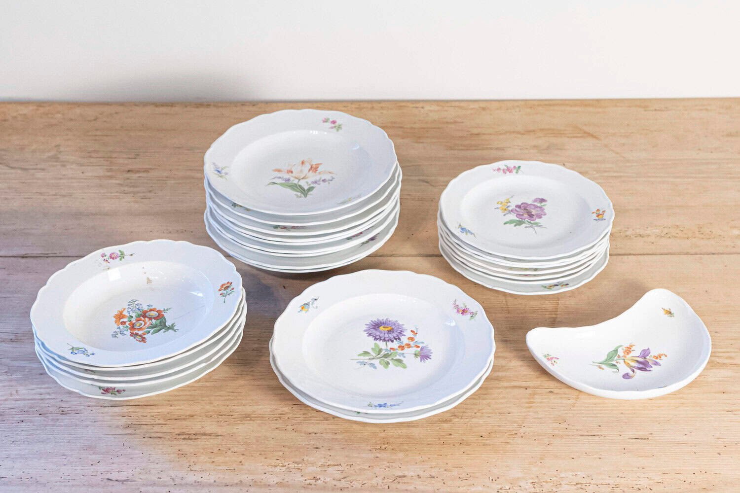 German 19th Century Meissen Porcelain 24-Piece Dinner Service with Floral Décor - JAA