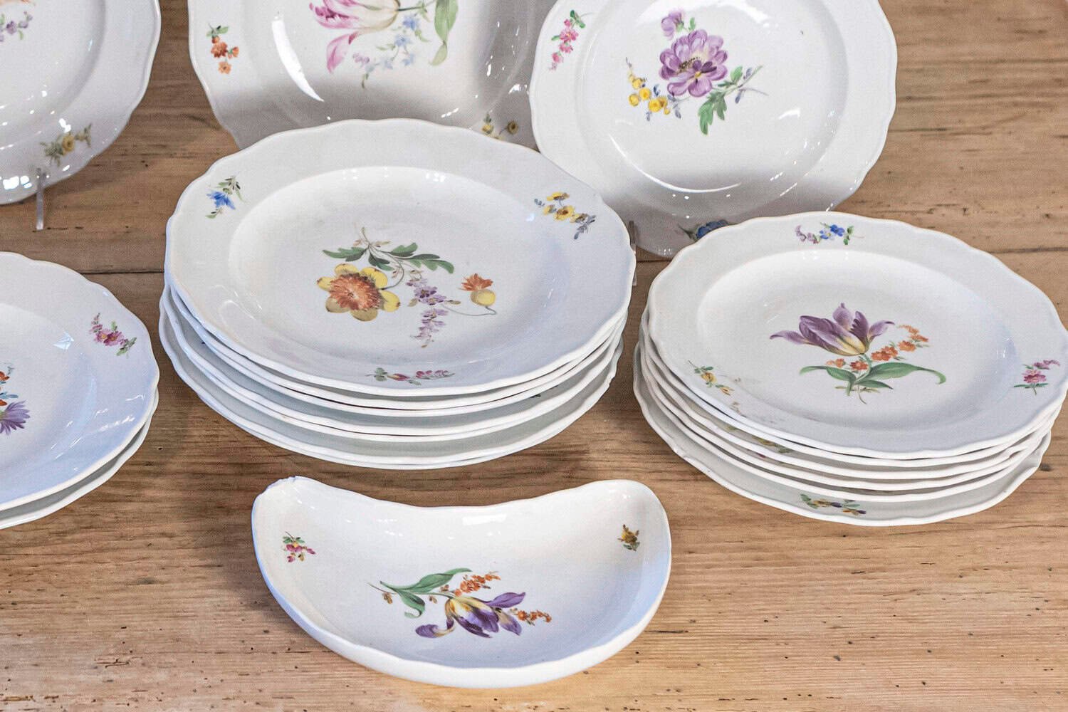 German 19th Century Meissen Porcelain 24-Piece Dinner Service with Floral Décor - JAA