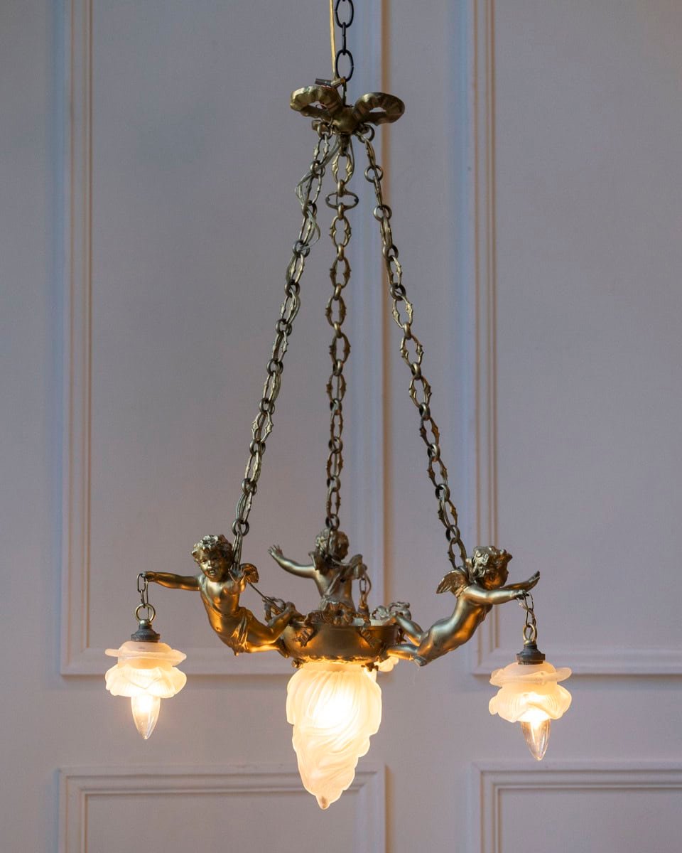 French 19th Century Gilt Metal Chandelier with Three Cherubs Holding the Lights - JAA