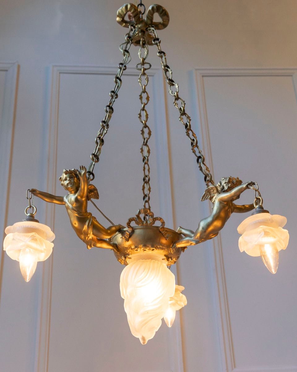 French 19th Century Gilt Metal Chandelier with Three Cherubs Holding the Lights - JAA