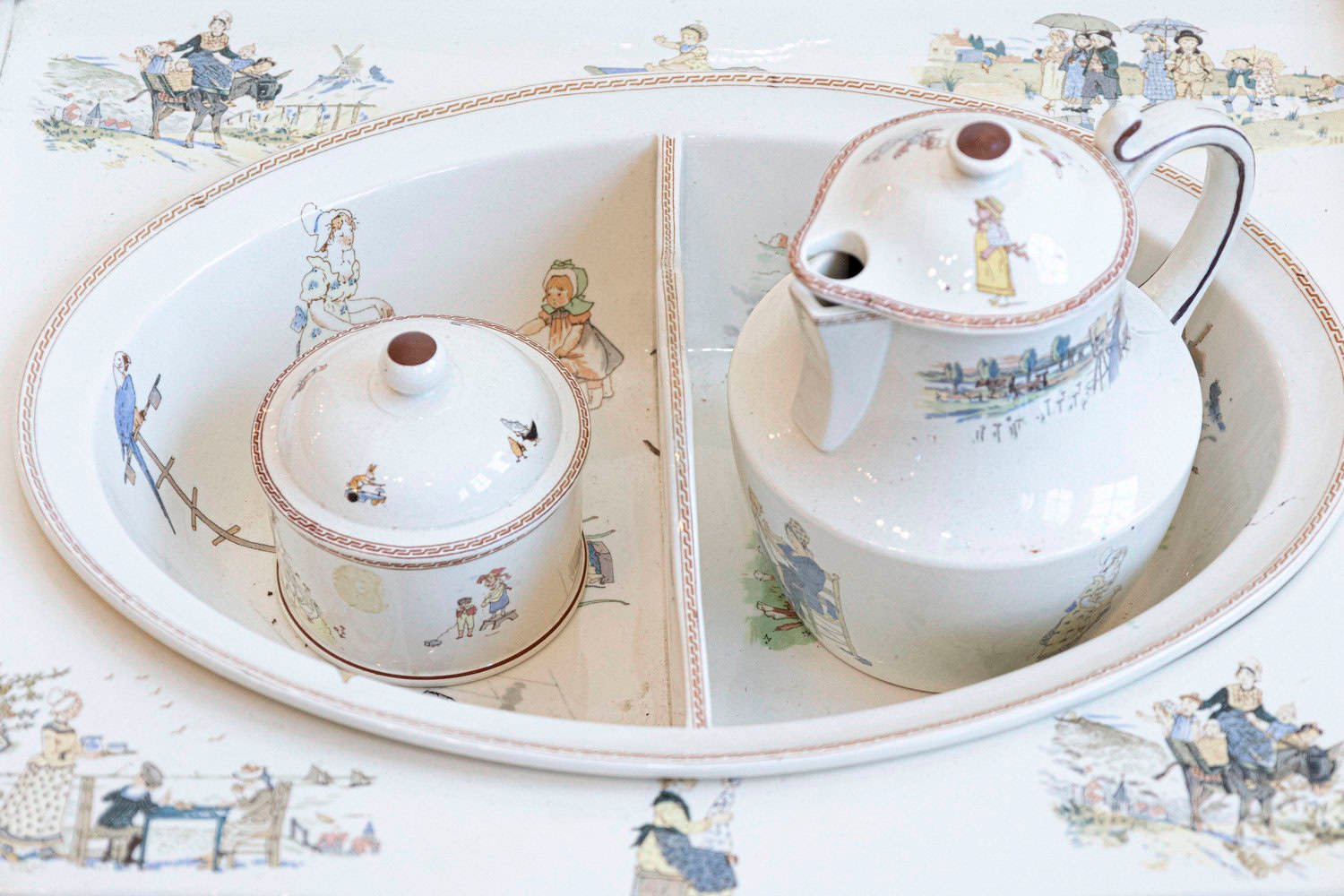 French Sarreguemines Late 19th Century Miniature Sink with Pastoral Scenes - JAA