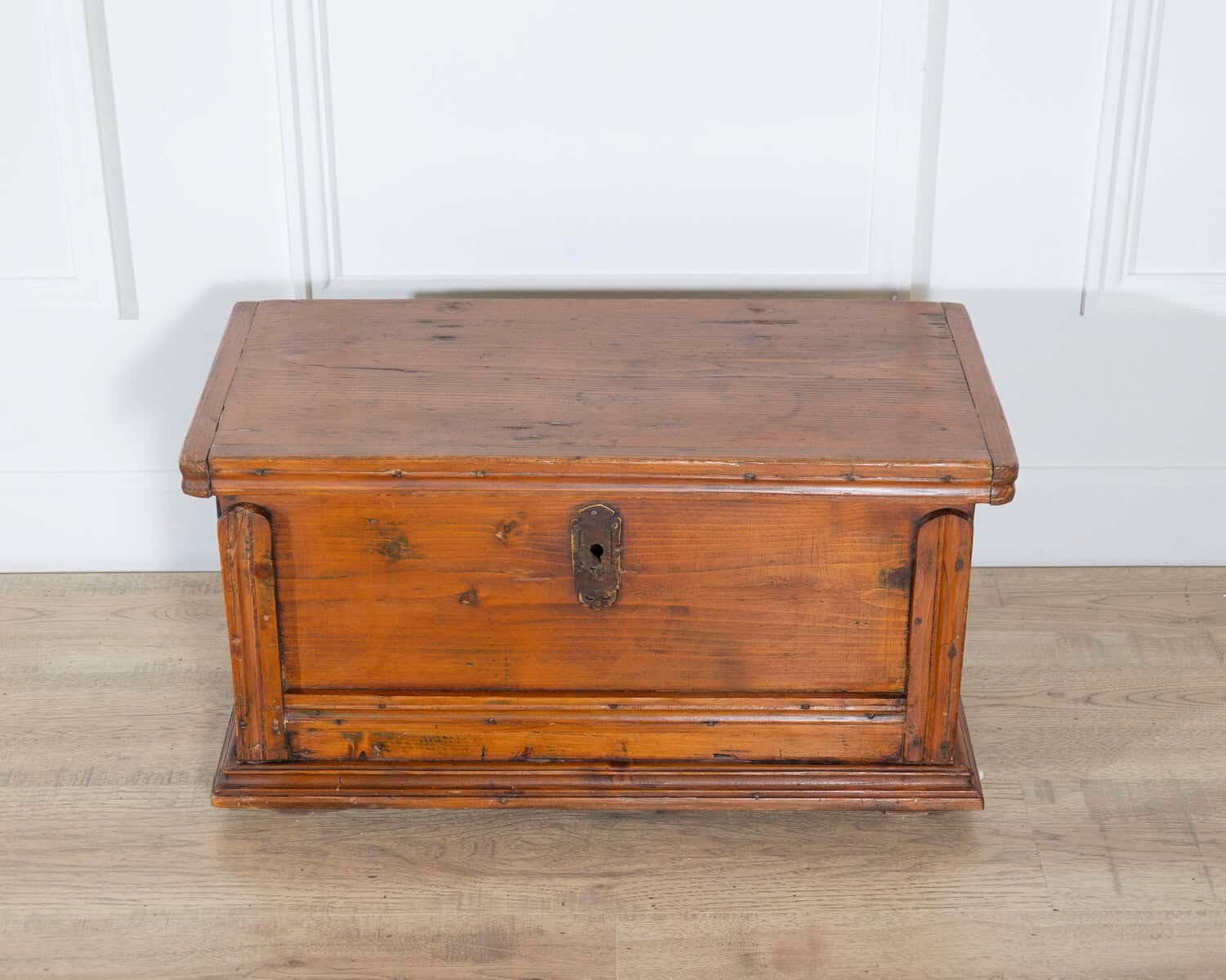 Italian 18th Century Tuscan Fir Travel Box - JAA