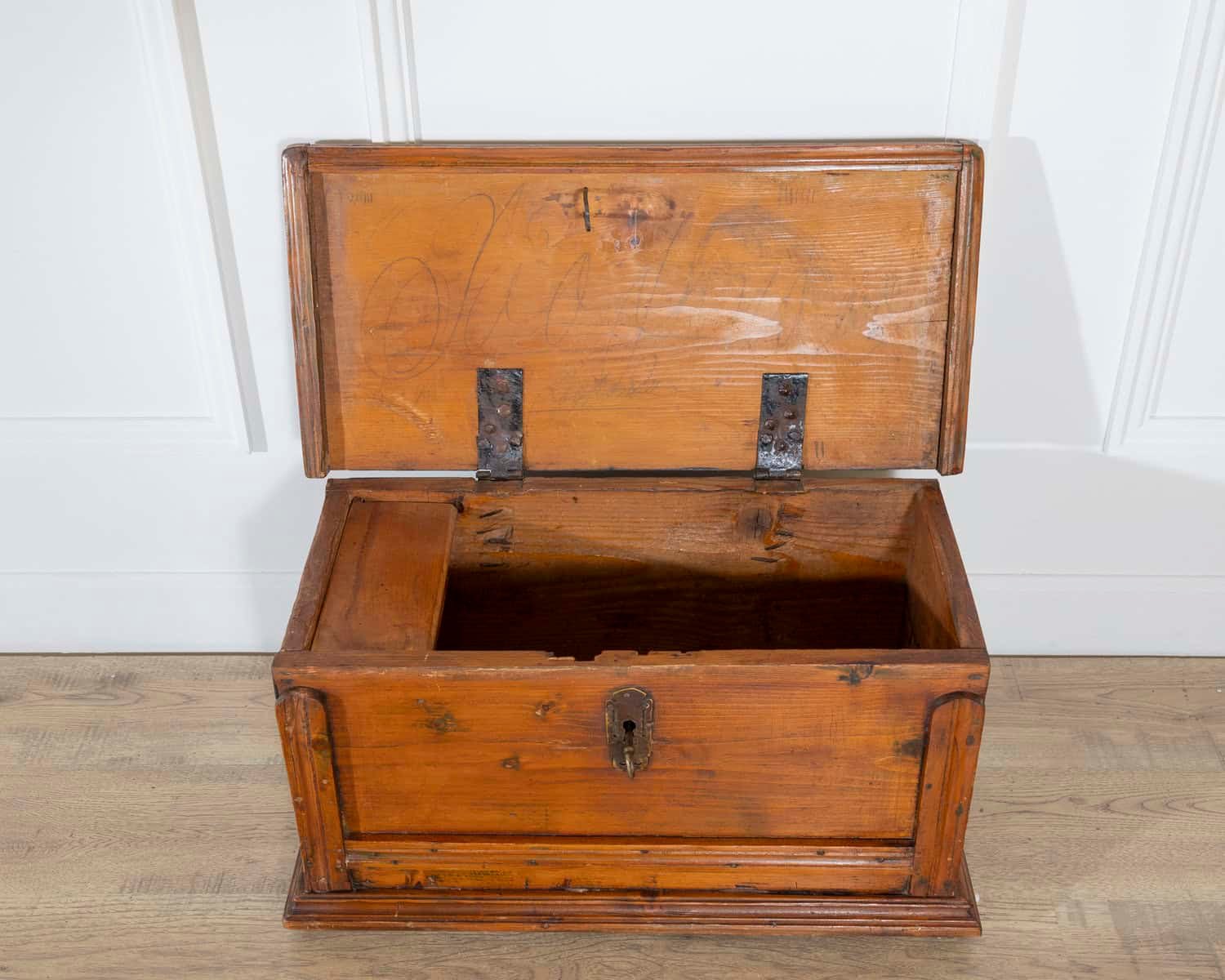 Italian 18th Century Tuscan Fir Travel Box - JAA