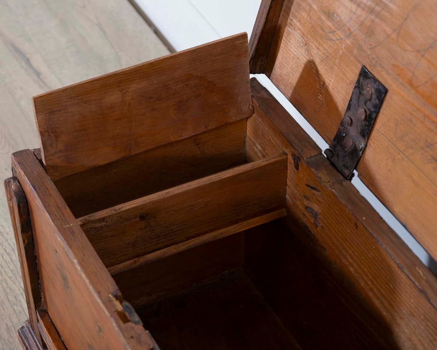 Italian 18th Century Tuscan Fir Travel Box - JAA