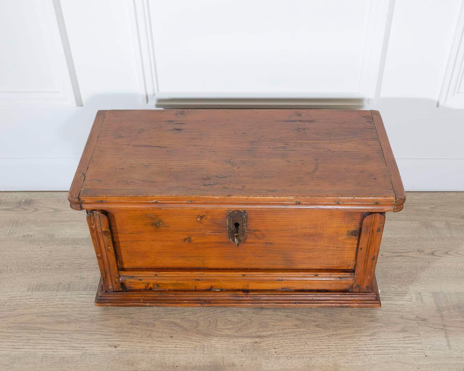 Italian 18th Century Tuscan Fir Travel Box - JAA