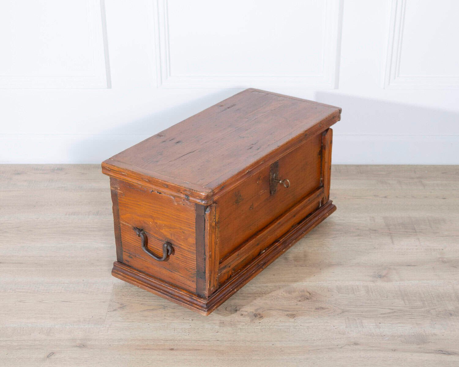 Italian 18th Century Tuscan Fir Travel Box - JAA