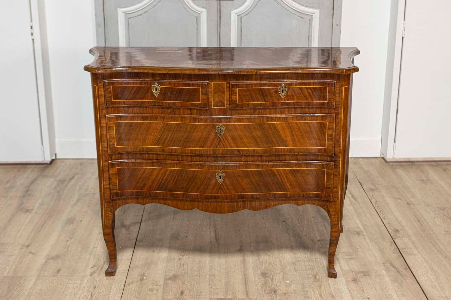 Tuscan 1890s Walnut and Mahogany Four-Drawer Commode with Banding Inlay - JAA