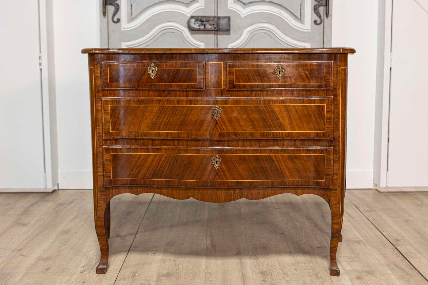 Tuscan 1890s Walnut and Mahogany Four-Drawer Commode with Banding Inlay - JAA