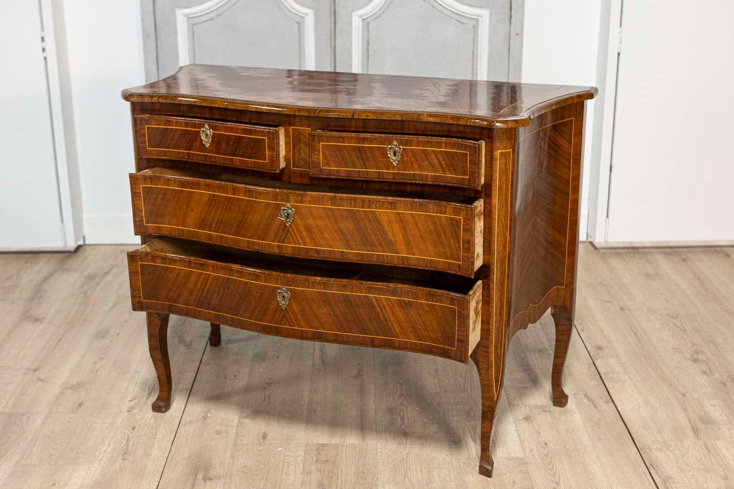 Tuscan 1890s Walnut and Mahogany Four-Drawer Commode with Banding Inlay - JAA