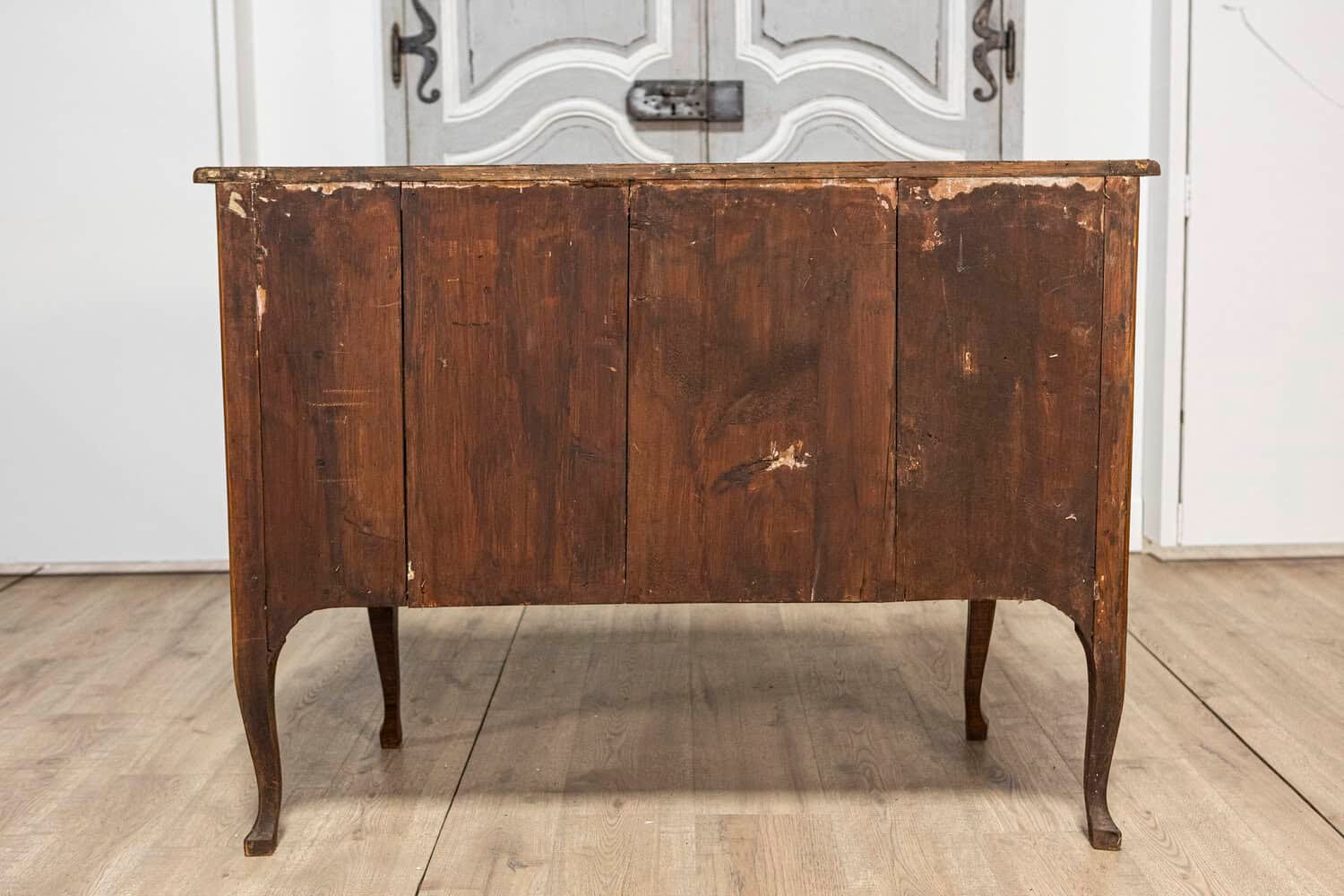 Tuscan 1890s Walnut and Mahogany Four-Drawer Commode with Banding Inlay - JAA