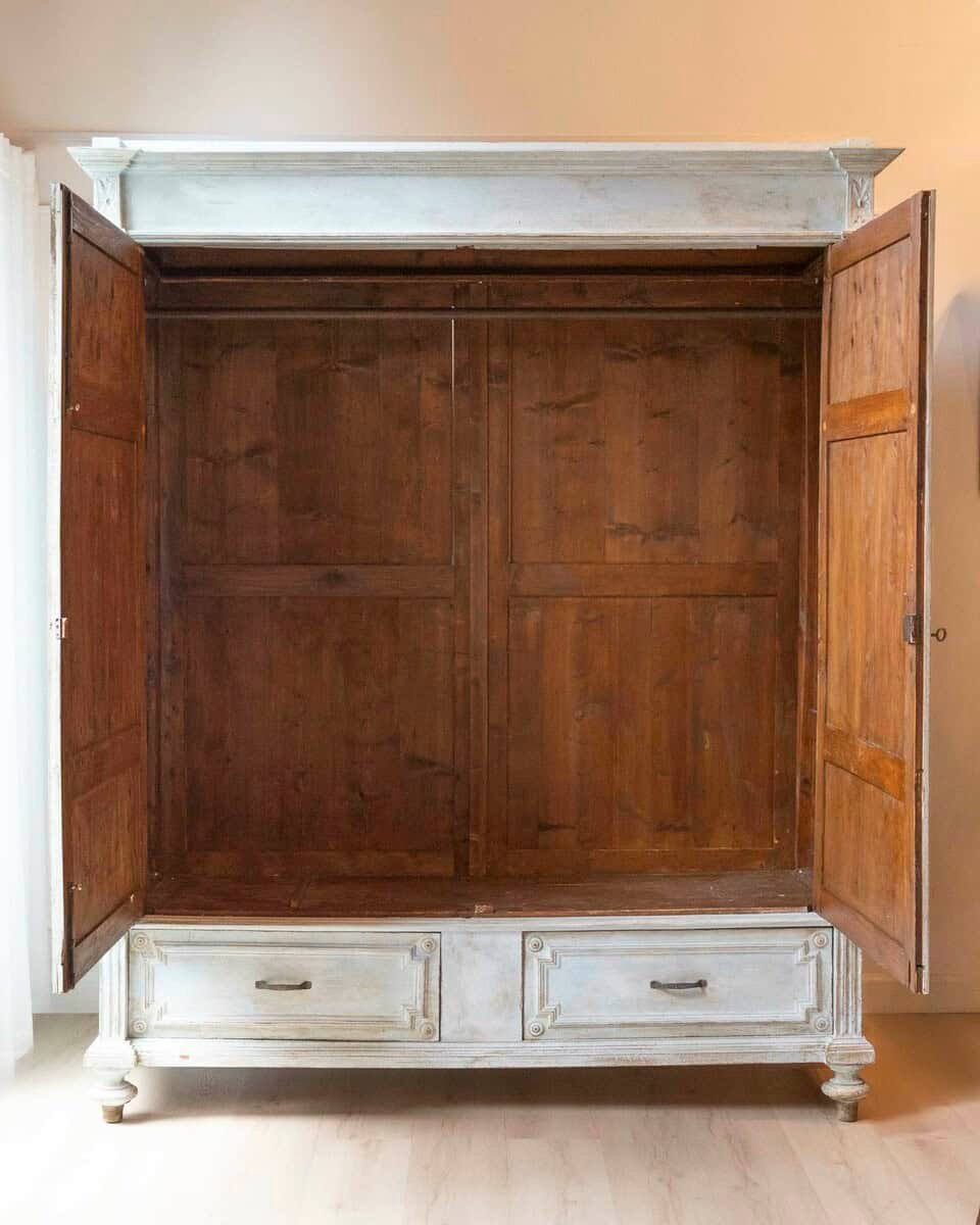 Italian 19th Century Tuscan Blue Painted Wardrobe with Carved Floral Corner Motifs and Lower Drawers - JAA