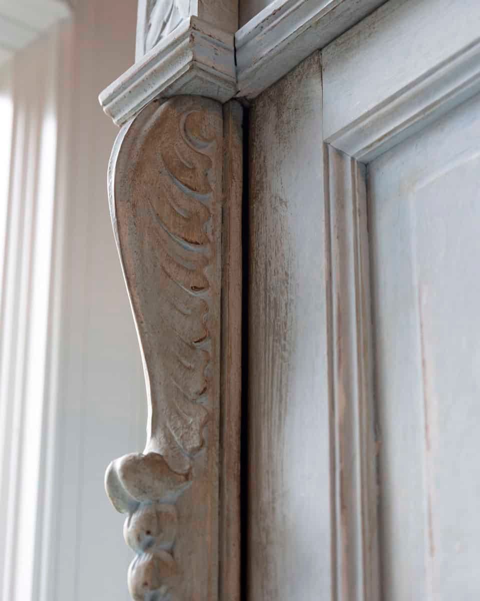 Italian 19th Century Tuscan Blue Painted Wardrobe with Carved Floral Corner Motifs and Lower Drawers - JAA