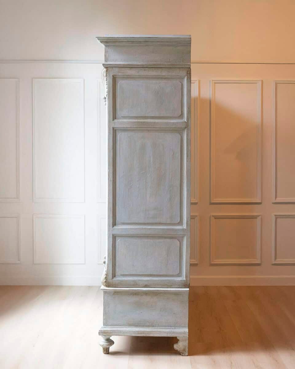 Italian 19th Century Tuscan Blue Painted Wardrobe with Carved Floral Corner Motifs and Lower Drawers - JAA