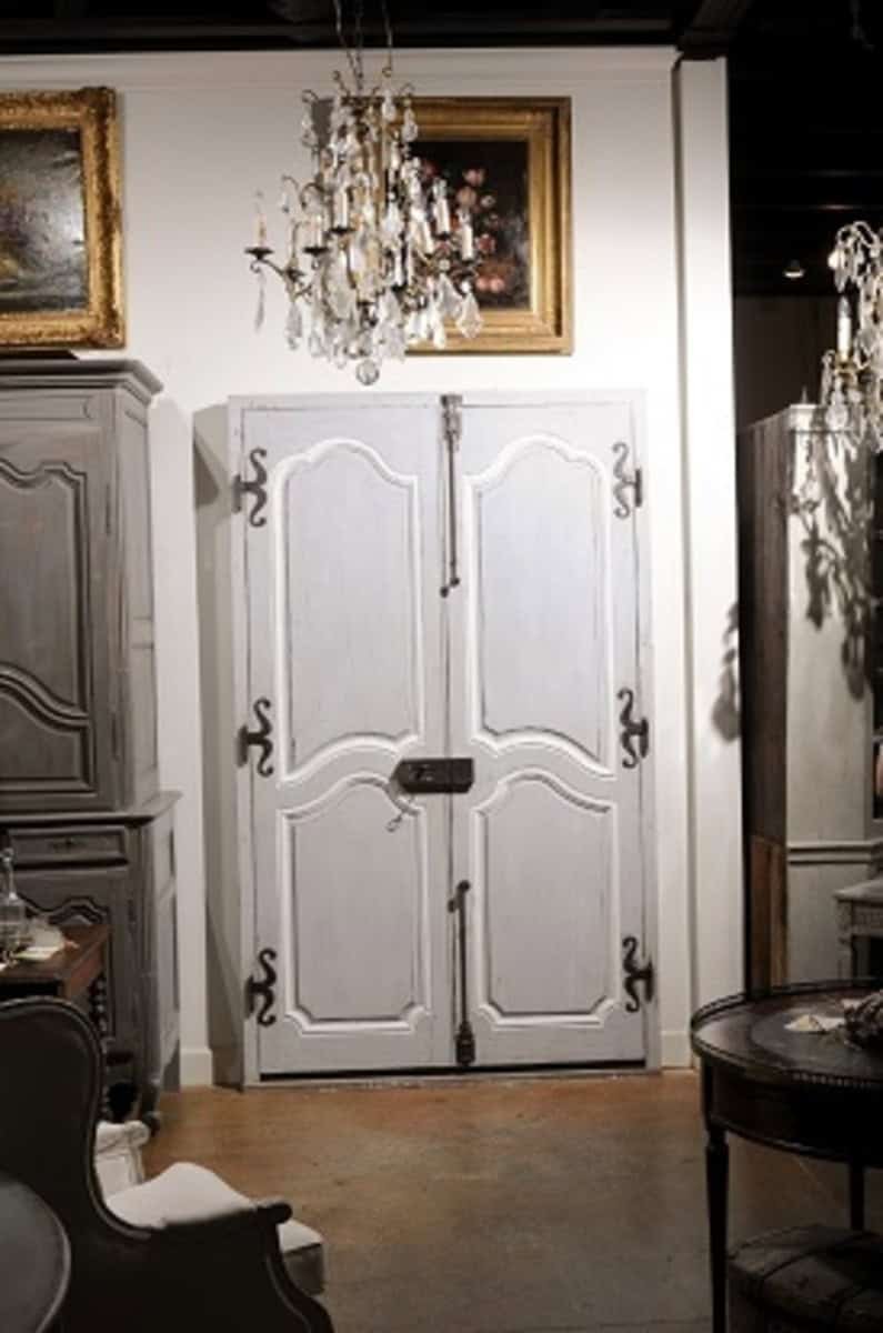 French 1760s Louis XV Pair of Painted Wood Communication Doors from Montpellier - JAA