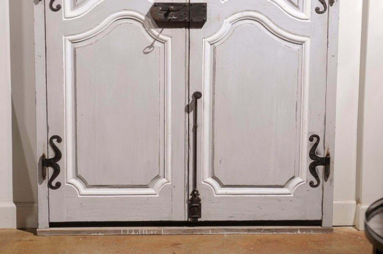 French 1760s Louis XV Pair of Painted Wood Communication Doors from Montpellier - JAA