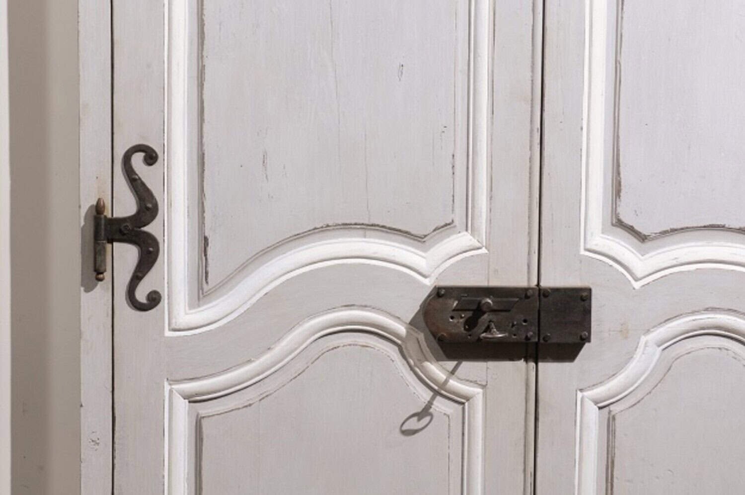 French 1760s Louis XV Pair of Painted Wood Communication Doors from Montpellier - JAA