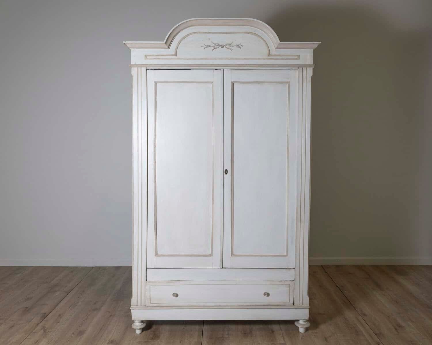 Italian 19th Century Painted Wardrobe with Arched Tympanum, Botanical Motif and Fluted Pilasters - JAA